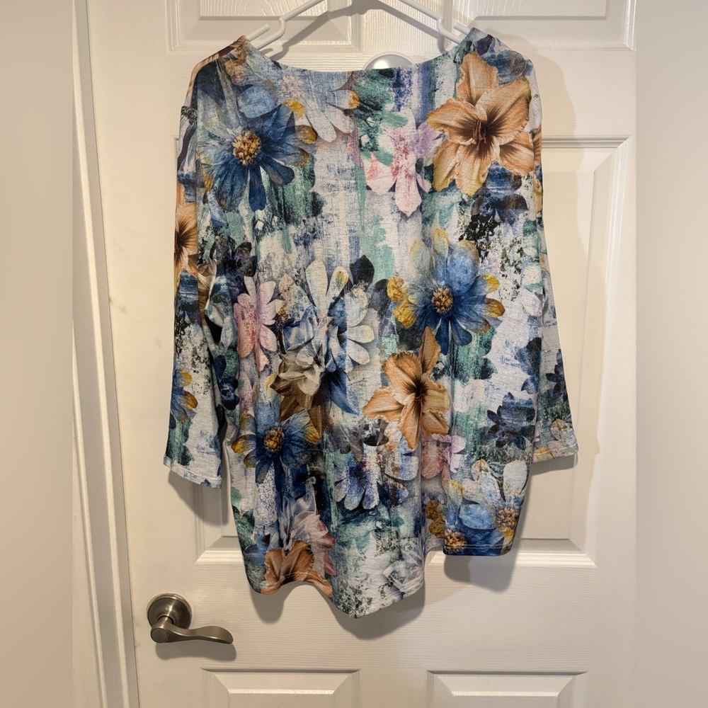 ALFRED DUNNER Asymmetrical Floral Top w/Rhinestones on Collar - Picture 4 of 9